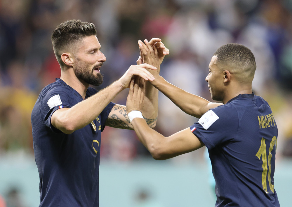 红蓝军团获胜，气势如虹近距离夺冠 